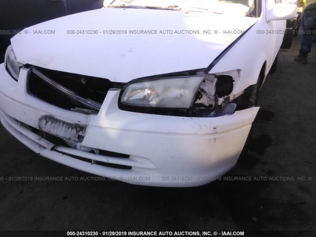 JT2BG22K9Y0446473 - 2000 TOYOTA CAMRY CE/LE/XLE WHITE photo 6