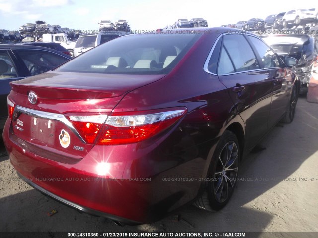 4T1BF1FK4HU691572 - 2017 TOYOTA CAMRY LE/XLE/SE/XSE წითელი ფოტო 4