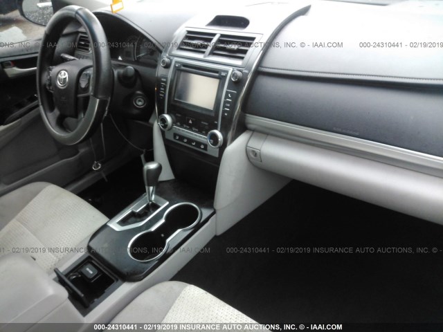 4T1BF1FK9DU689536 - 2013 TOYOTA CAMRY L/SE/LE/XLE 银色 照片 5