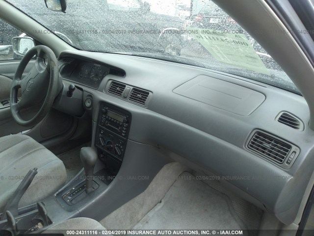 JT2BG22K910603179 - 2001 TOYOTA CAMRY CE/LE/XLE GRAY photo 5