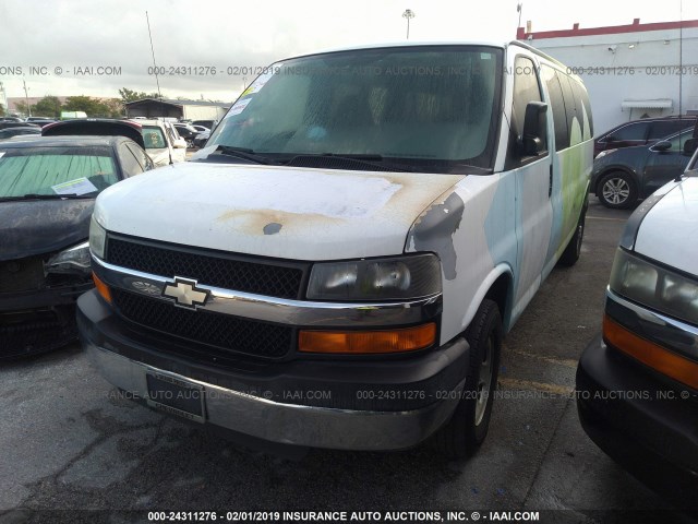 1GAHG39K081224999 - 2008 CHEVROLET EXPRESS G3500  WHITE photo 6