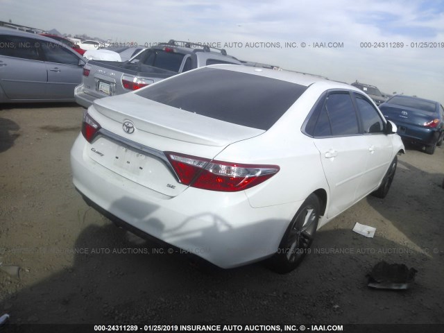 4T1BF1FK3FU900961 - 2015 TOYOTA CAMRY LE/XLE/SE/XSE WHITE photo 4