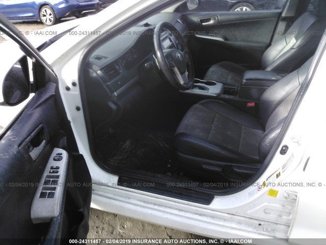 4T1BF1FKXCU540311 - 2012 TOYOTA CAMRY SE/LE/XLE 白色 照片 5