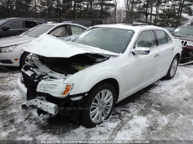 2C3CCAKT2EH265074 - 2014 CHRYSLER 300C WHITE photo 2