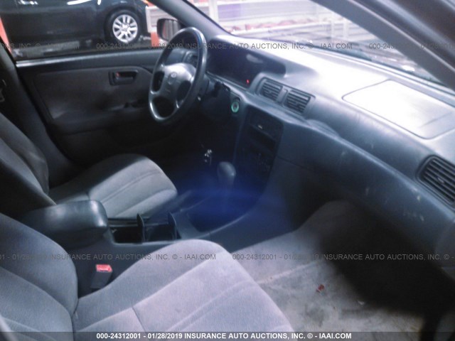 4T1BG22KXXU581522 - 1999 TOYOTA CAMRY CE/LE/XLE 栗色 照片 5