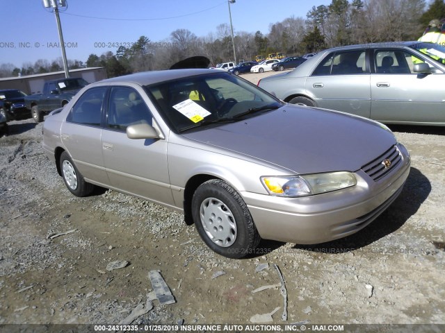 4T1BG22K1WU380526 - 1998 TOYOTA CAMRY CE/LE/XLE BEIGE photo 1