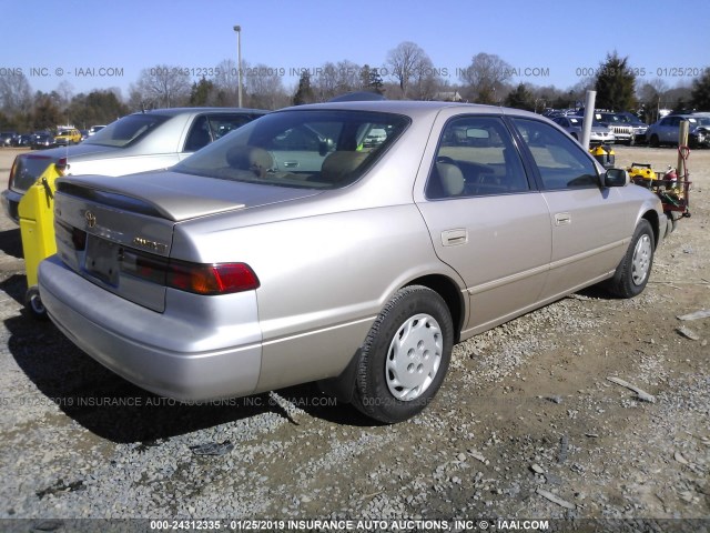 4T1BG22K1WU380526 - 1998 TOYOTA CAMRY CE/LE/XLE BEIGE photo 4