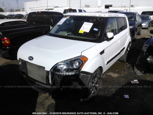 KNDJT2A66D7755130 - 2013 KIA SOUL +/!/SPORT WHITE photo 2