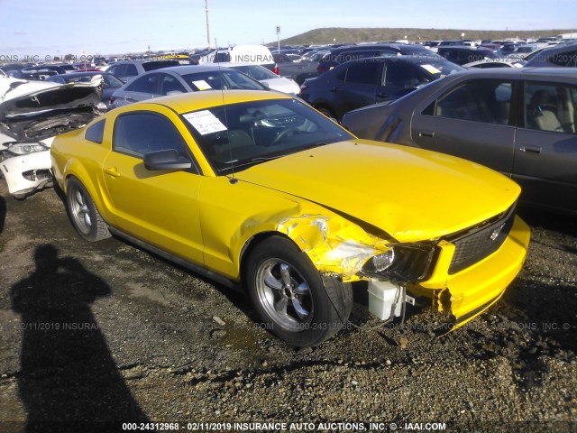 1ZVFT80N555145361 - 2005 FORD MUSTANG YELLOW photo 1