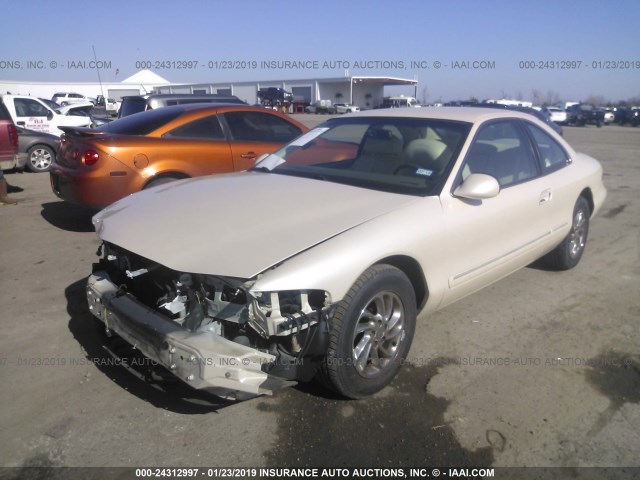 1LNFM91V6WY638997 - 1998 LINCOLN MARK VIII CREAM photo 2