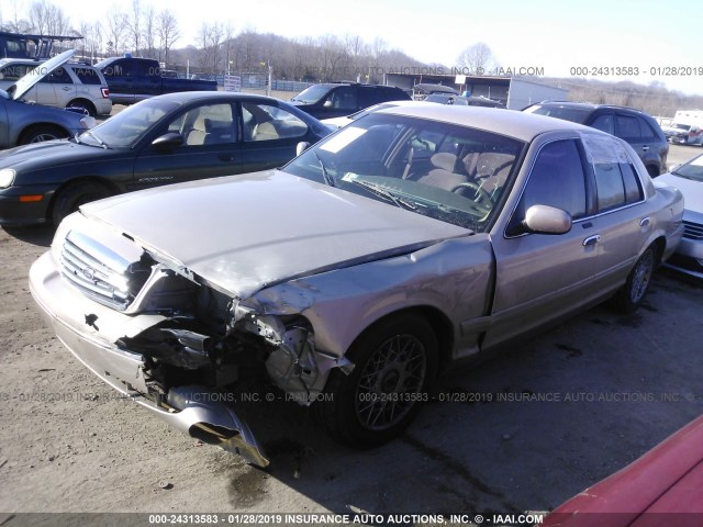 2FAFP74W4WX121577 - 1998 FORD CROWN VICTORIA LX GOLD photo 2