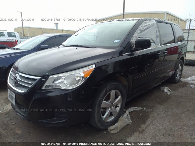 2V4RW3D17AR281835 - 2010 VOLKSWAGEN ROUTAN SE BLACK photo 2