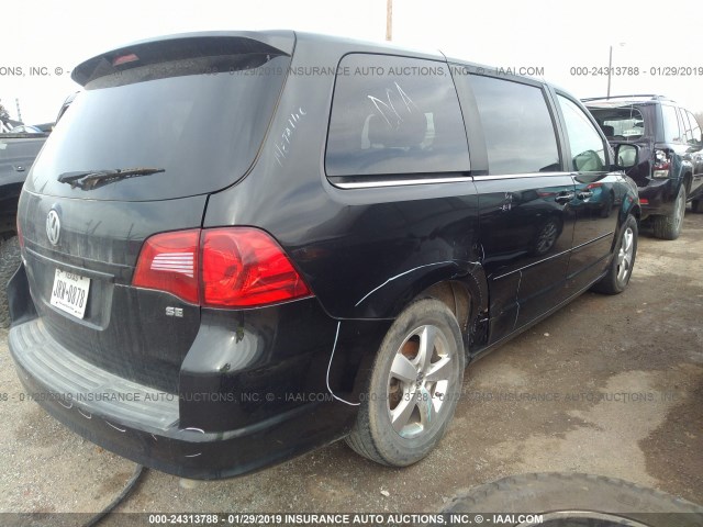 2V4RW3D17AR281835 - 2010 VOLKSWAGEN ROUTAN SE BLACK photo 4