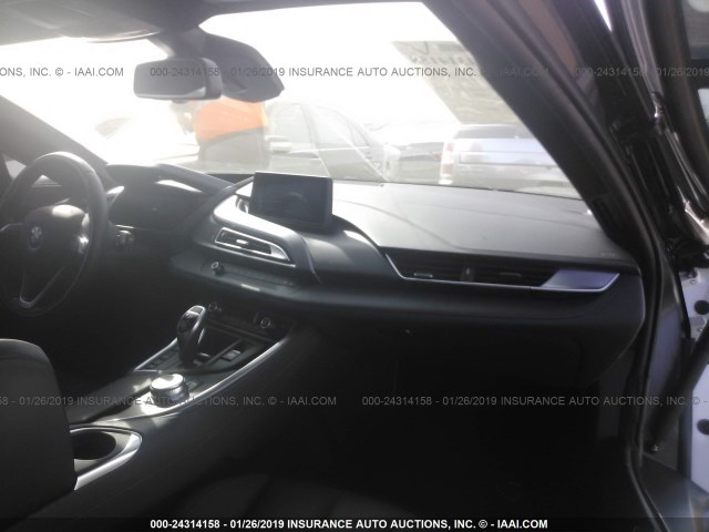 WBY2Z2C3XHV676730 - 2017 BMW I8 WHITE photo 5