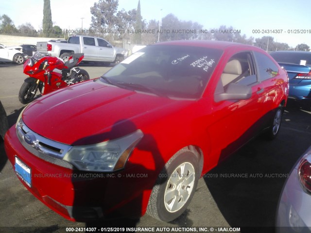 1FAHP32N28W233966 - 2008 FORD FOCUS S/SE RED photo 2