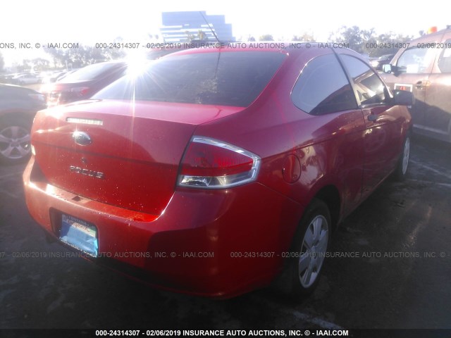 1FAHP32N28W233966 - 2008 FORD FOCUS S/SE RED photo 4