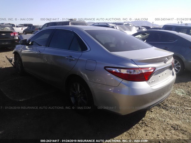4T1BF1FKXGU613442 - 2016 TOYOTA CAMRY LE/XLE/SE/XSE SILVER photo 3