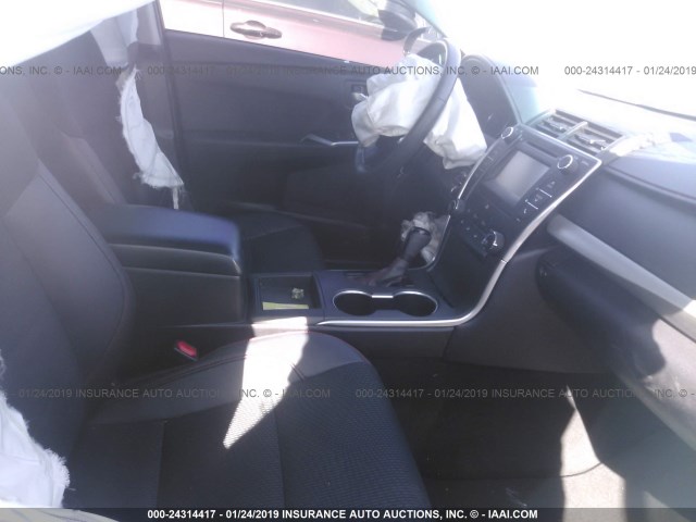 4T1BF1FKXGU613442 - 2016 TOYOTA CAMRY LE/XLE/SE/XSE SILVER photo 5