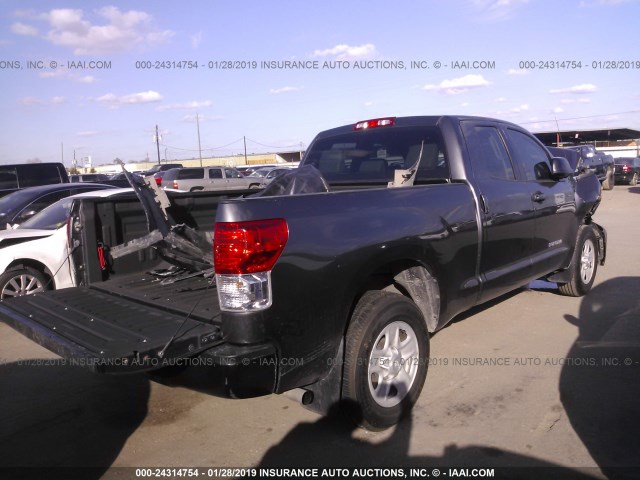 5TFRU5F16CX026879 - 2012 TOYOTA TUNDRA DOUBLE CAB SR5 GRAY photo 4