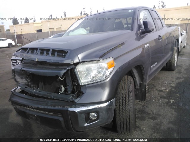 5TFUW5F18EX410850 - 2014 TOYOTA TUNDRA DOUBLE CAB SR/SR5 GRAY photo 2