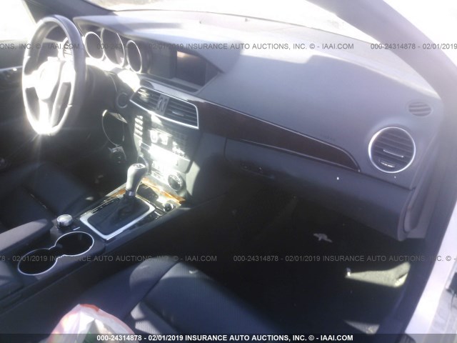 WDDGF4HB6EA962126 - 2014 MERCEDES-BENZ C 250 WHITE photo 5