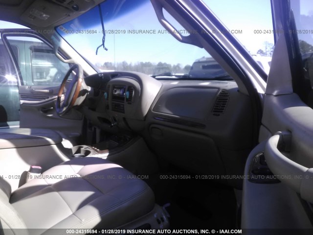 5LMFU28A3YLJ31675 - 2000 LINCOLN NAVIGATOR TAN photo 5