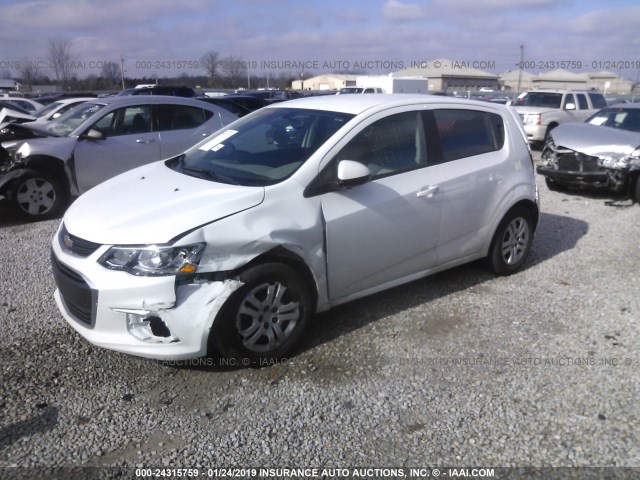 1G1JG6SH7H4168091 - 2017 CHEVROLET SONIC WHITE photo 2