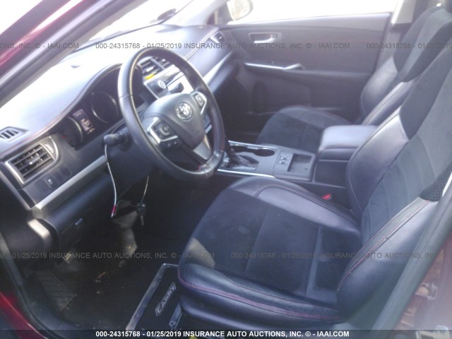 4T1BF1FK6FU987769 - 2015 TOYOTA CAMRY LE/XLE/SE/XSE RED photo 5
