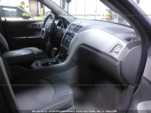 1GNKRFED2CJ276862 - 2012 CHEVROLET TRAVERSE LS GRAY photo 5