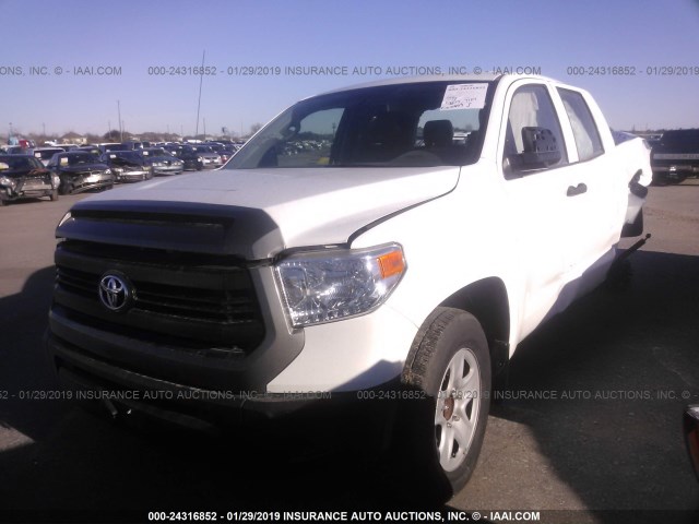 5TFRM5F10HX122370 - 2017 TOYOTA TUNDRA DOUBLE CAB SR/SR5 WHITE photo 2