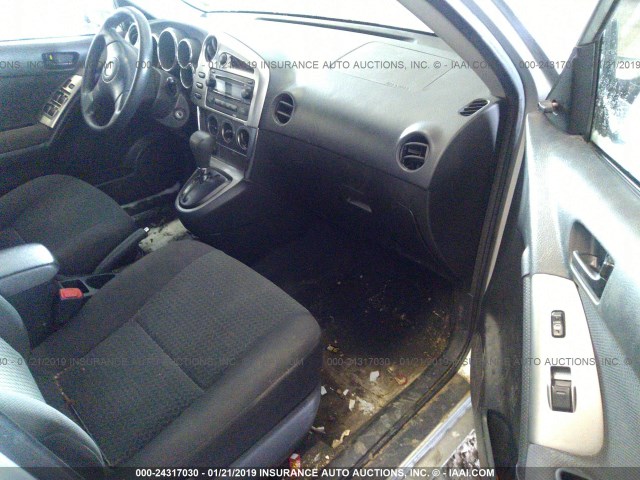 2T1LR32E45C500818 - 2005 TOYOTA COROLLA MATRIX XR SILVER photo 5