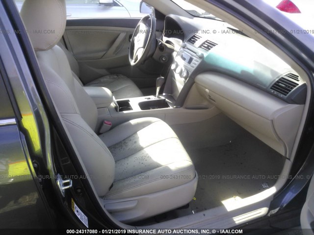 4T1BF3EK6AU531163 - 2010 TOYOTA CAMRY GRAY photo 5