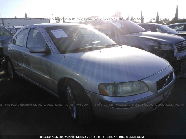 YV1RS547652453454 - 2005 VOLVO S60 T5 GOLD photo 1