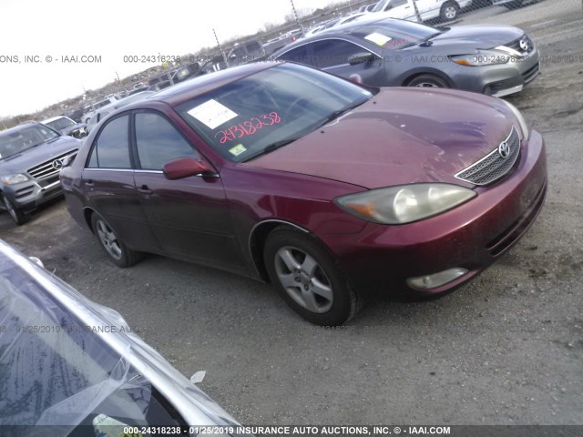 JTDBE30K520111286 - 2002 TOYOTA CAMRY LE/XLE/SE RED photo 1