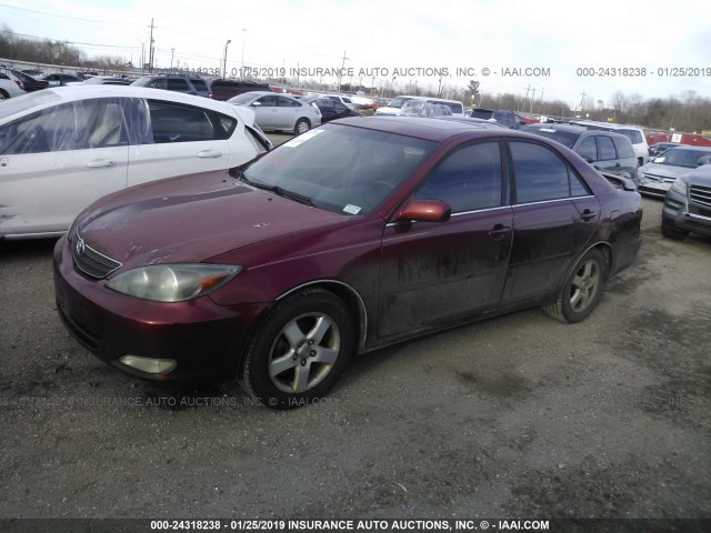 JTDBE30K520111286 - 2002 TOYOTA CAMRY LE/XLE/SE RED photo 2