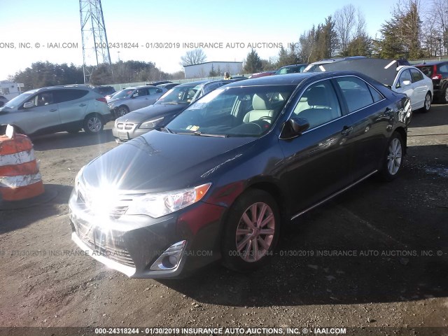 4T1BK1FK8CU517749 - 2012 TOYOTA CAMRY SE/XLE GRAY photo 2