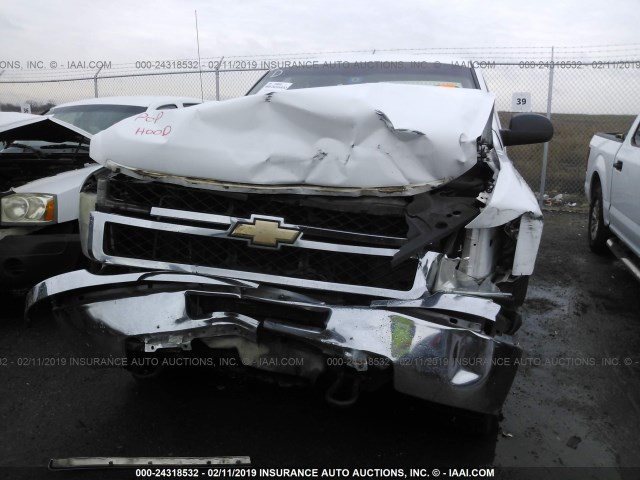 1GC2CVCG2BZ342828 - 2011 CHEVROLET SILVERADO C2500 HEAVY DUTY WHITE photo 6