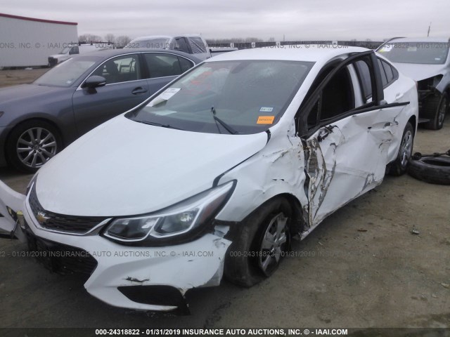 1G1BC5SM2H7150250 - 2017 CHEVROLET CRUZE LS WHITE photo 2