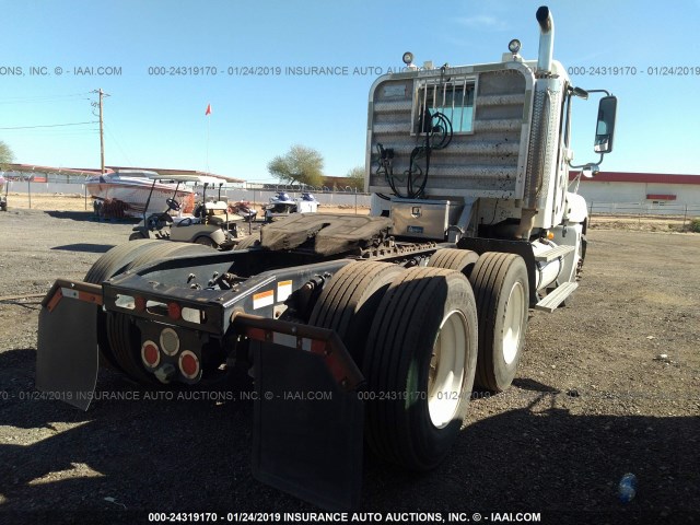 1FUJA6CK76LV99500 - 2006 FREIGHTLINER CONVENTIONAL COLUMBIA WHITE photo 4