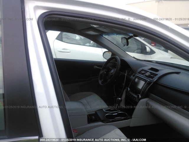 4T1BF1FK4CU561171 - 2012 TOYOTA CAMRY SE/LE/XLE 白色 照片 5