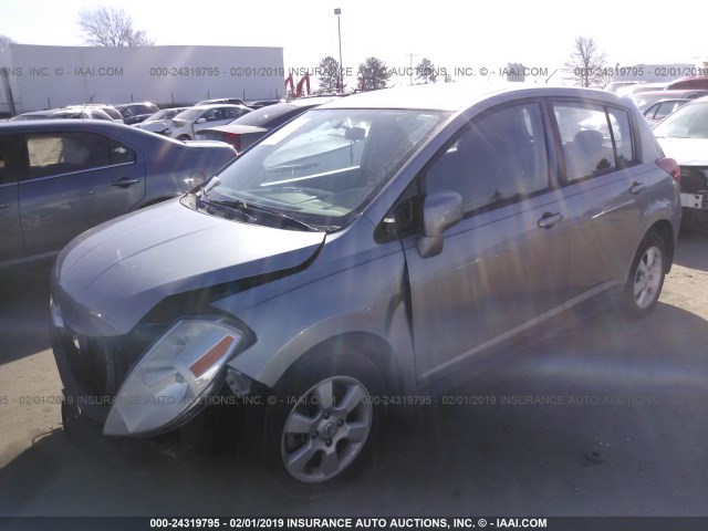 3N1BC13E08L453632 - 2008 NISSAN VERSA S/SL GRAY photo 2