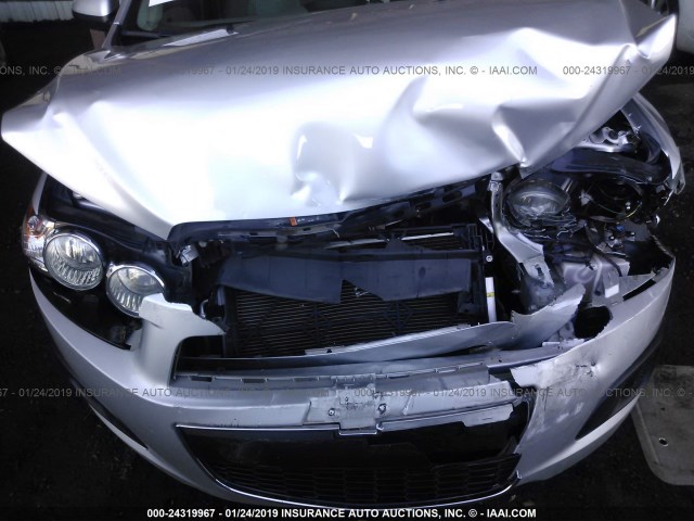 1G1JA5SH8D4143044 - 2013 CHEVROLET SONIC LS 银色 照片 10