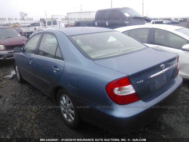 JTDBE30K130181272 - 2003 TOYOTA CAMRY LE/XLE BLUE photo 3