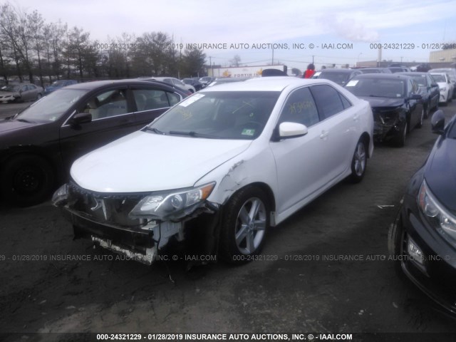 4T1BF1FK9CU107224 - 2012 TOYOTA CAMRY SE/LE/XLE WHITE photo 2