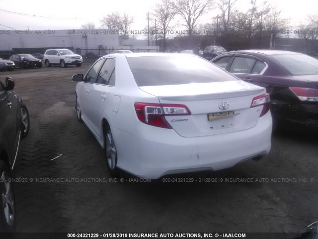 4T1BF1FK9CU107224 - 2012 TOYOTA CAMRY SE/LE/XLE WHITE photo 3