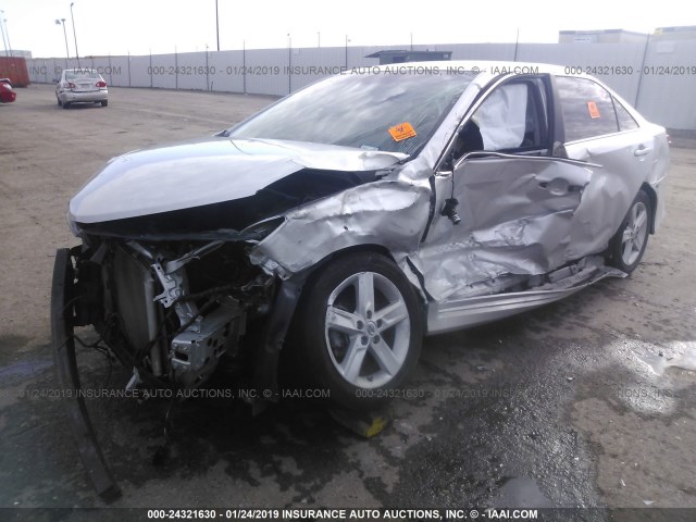 4T1BF1FK2CU615776 - 2012 TOYOTA CAMRY SE/LE/XLE 银色 照片 2