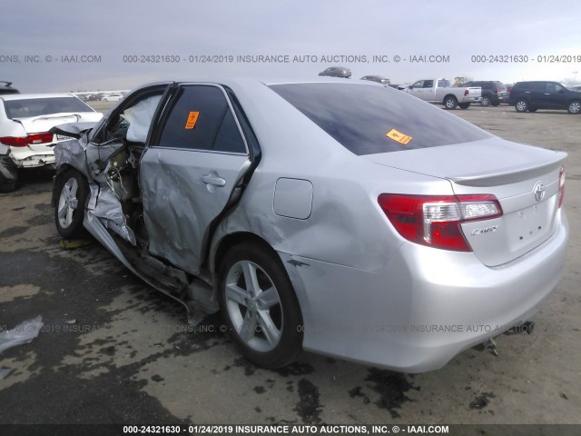 4T1BF1FK2CU615776 - 2012 TOYOTA CAMRY SE/LE/XLE 银色 照片 3