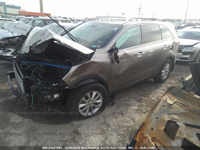 5XYPG4A39HG226991 - 2017 KIA SORENTO LX/L SILVER photo 2