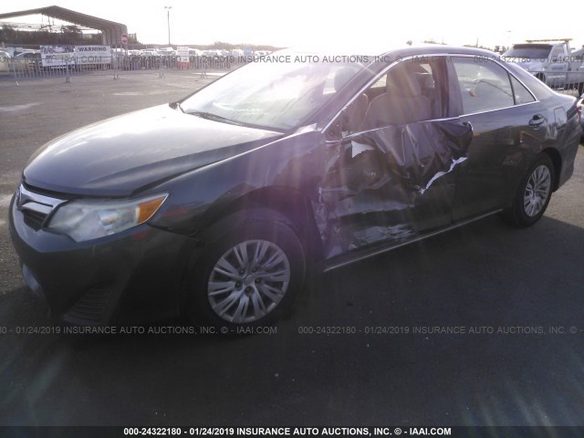 4T1BF1FK4CU012778 - 2012 TOYOTA CAMRY SE/LE/XLE GRAY photo 2