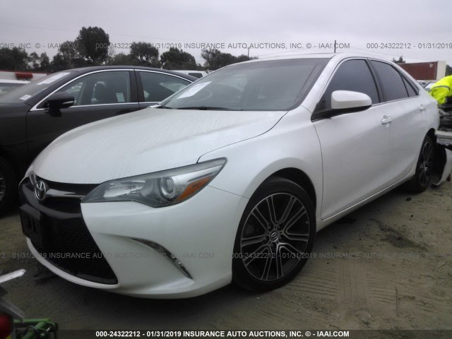 4T1BF1FK0GU532028 - 2016 TOYOTA CAMRY LE/XLE/SE/XSE 白色 照片 2